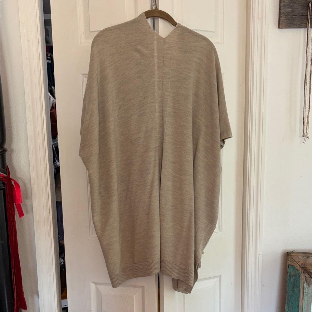 lululemon athletica Beige Poncho